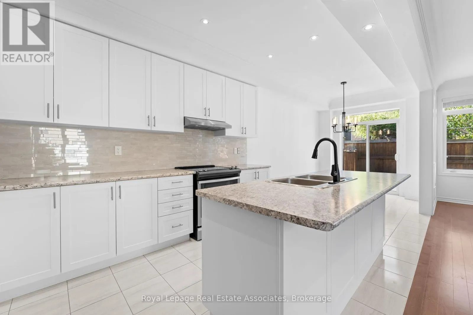 8 SIERRA CRESCENT