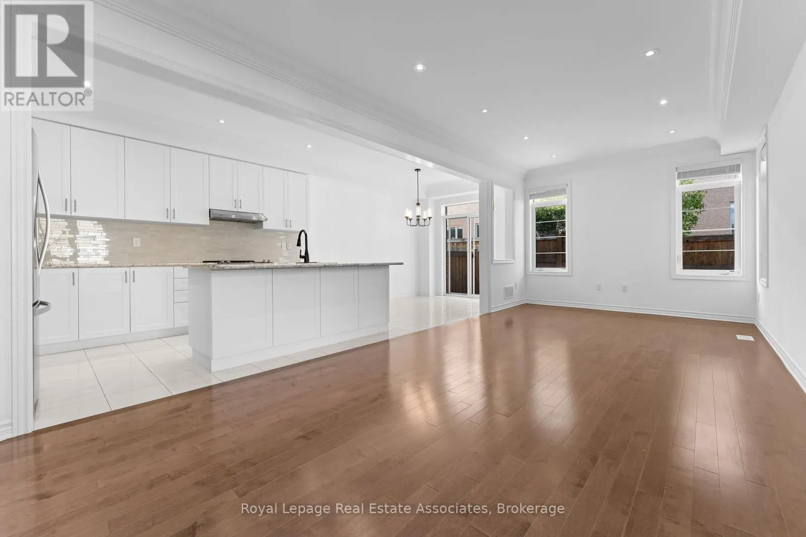 8 SIERRA CRESCENT