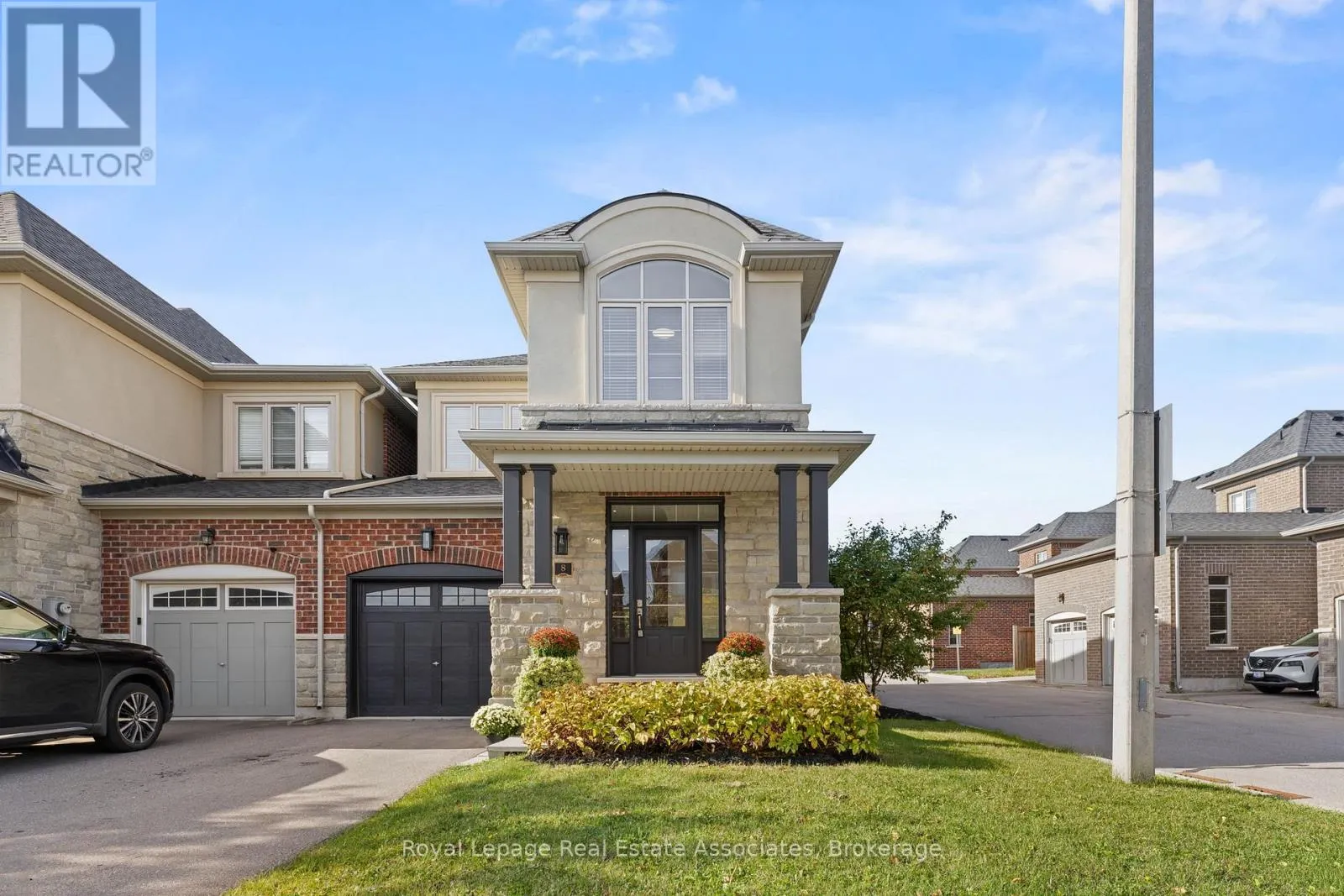 8 SIERRA CRESCENT
