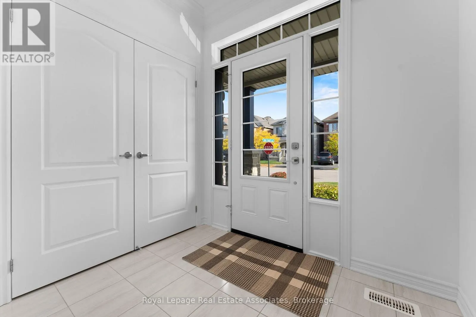 8 SIERRA CRESCENT