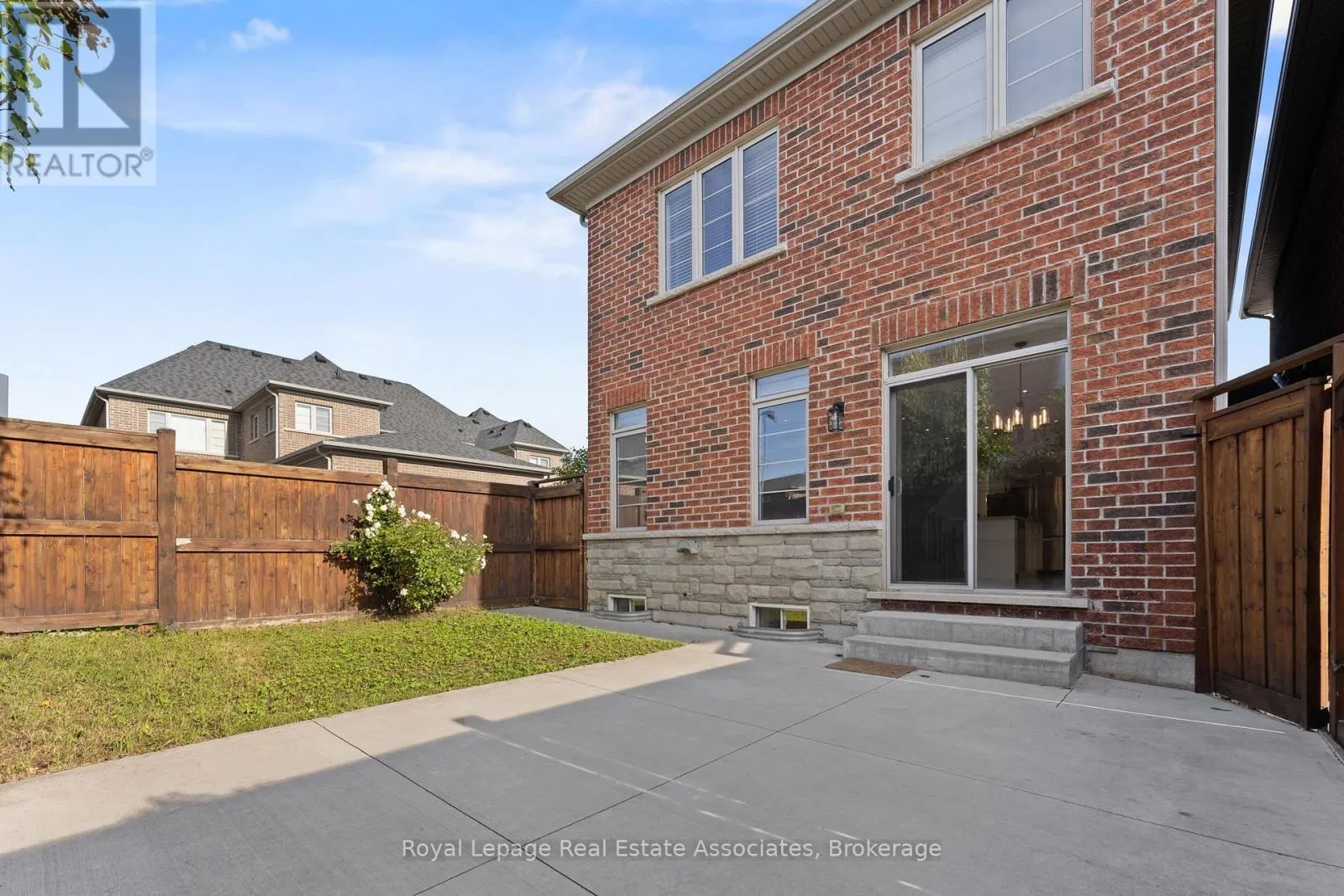 8 SIERRA CRESCENT