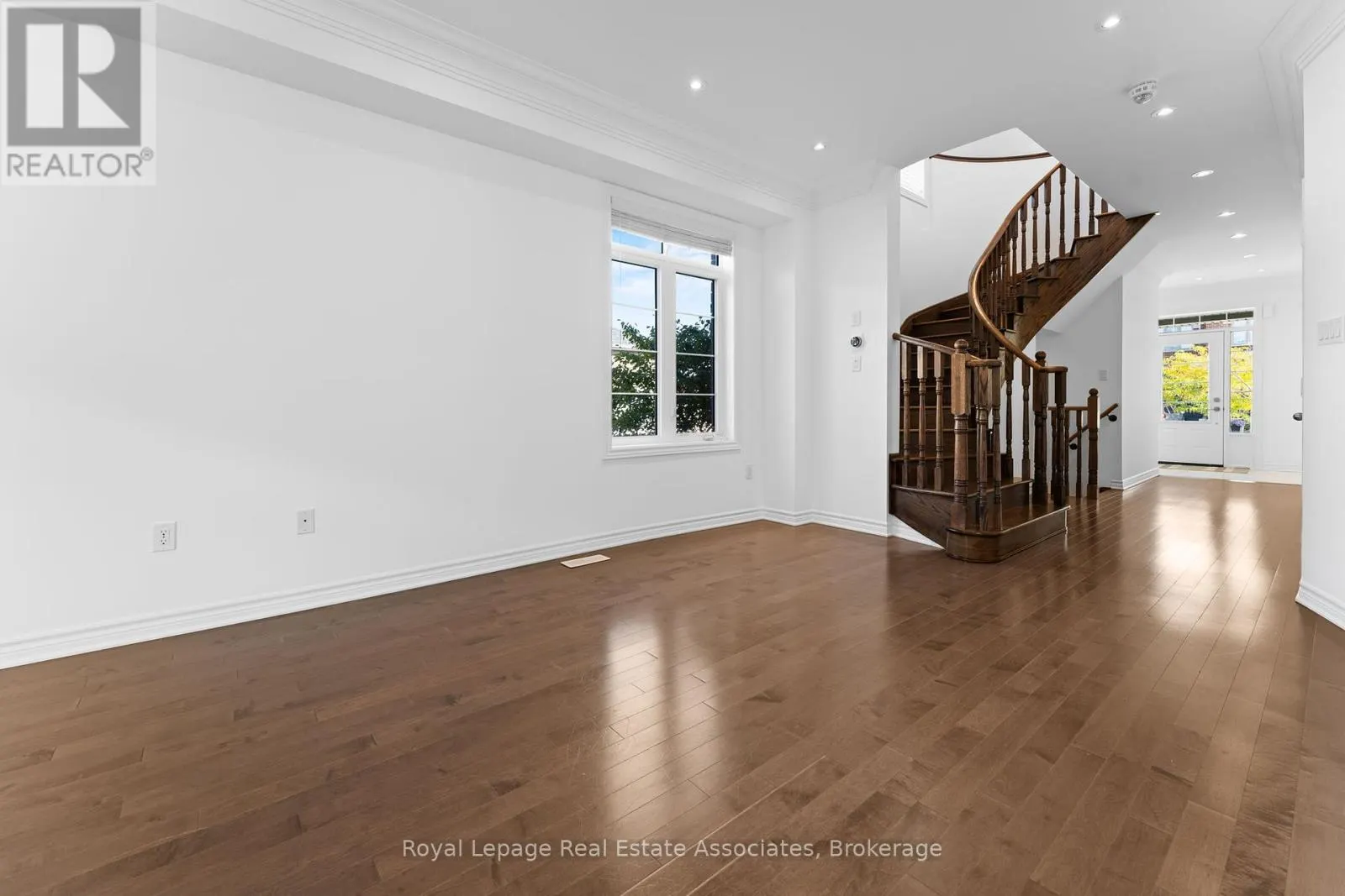 8 SIERRA CRESCENT