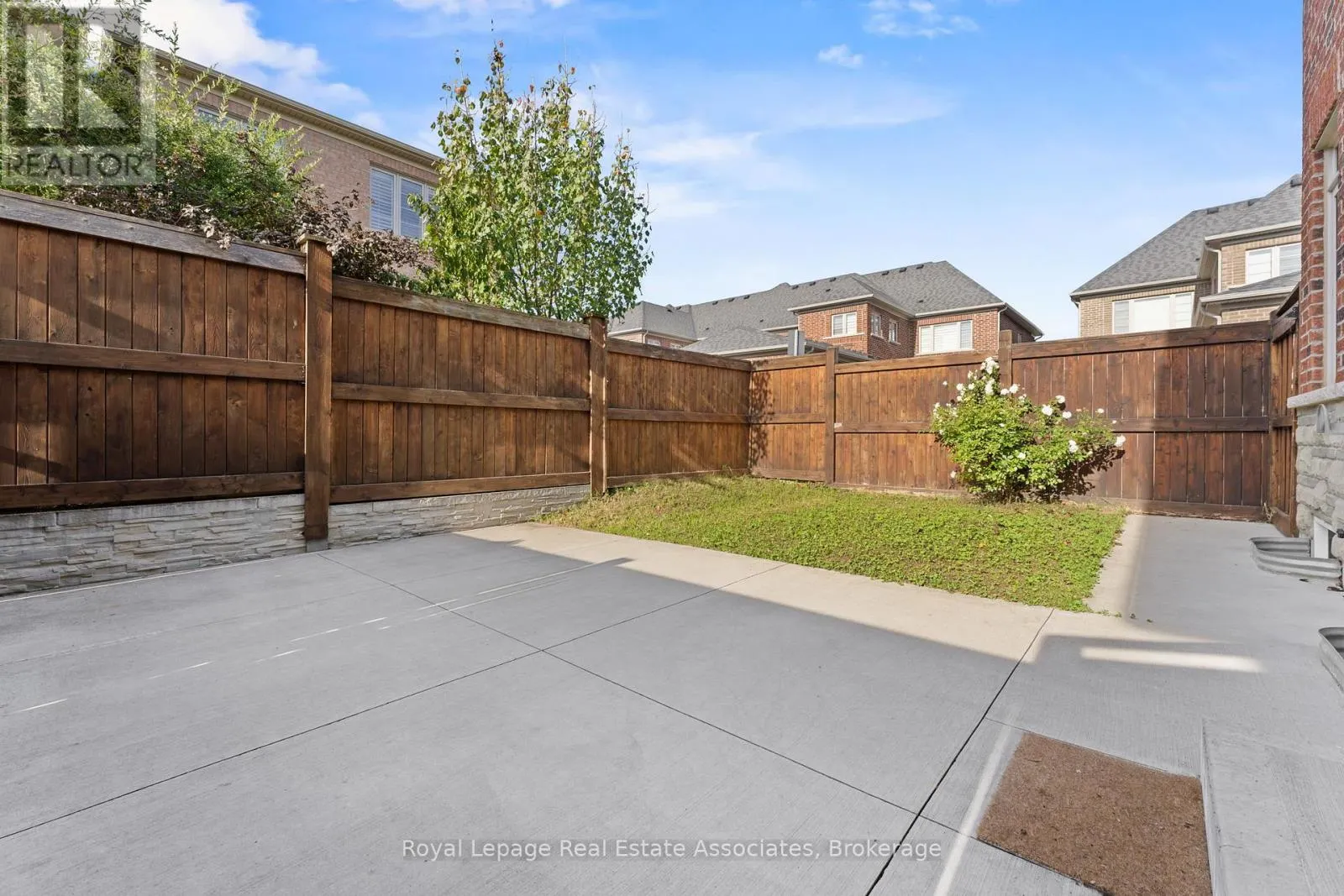 8 SIERRA CRESCENT