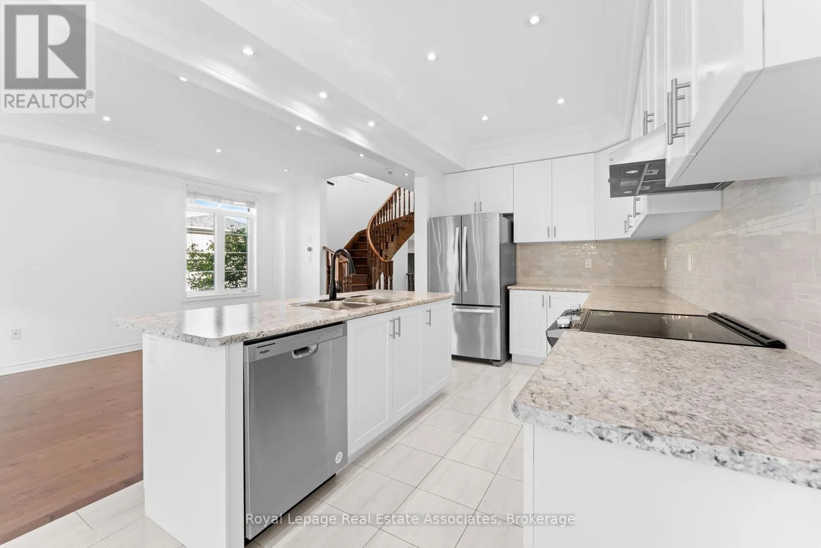 8 SIERRA CRESCENT