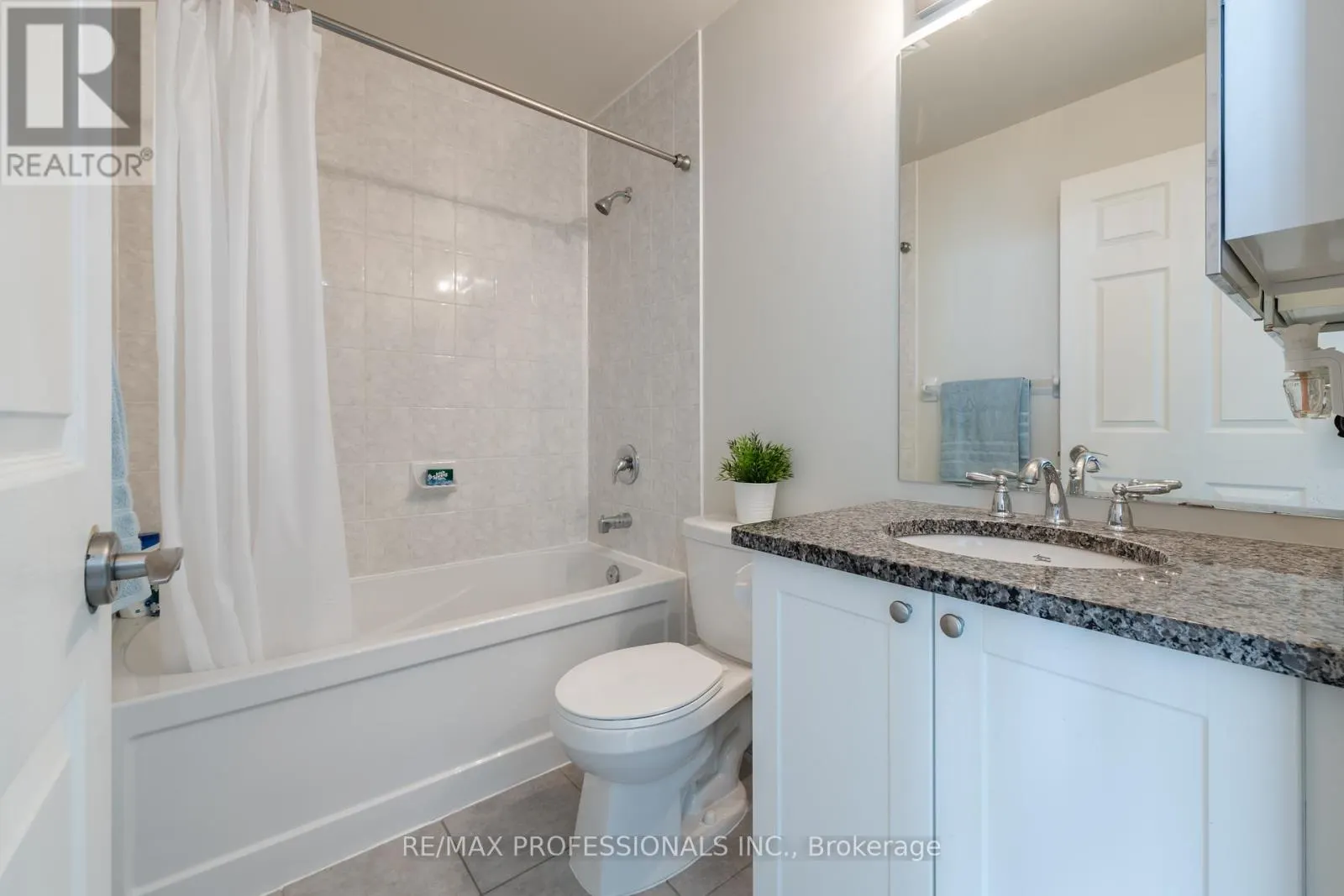 1511 - 339 RATHBURN ROAD