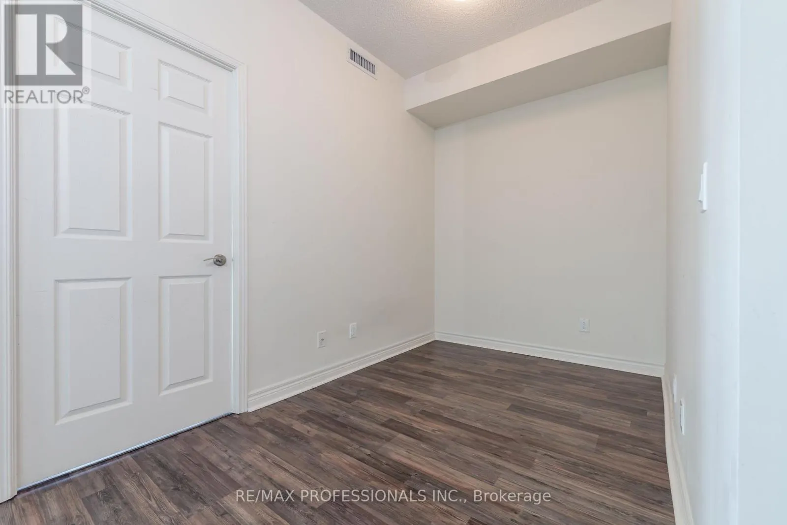1511 - 339 RATHBURN ROAD