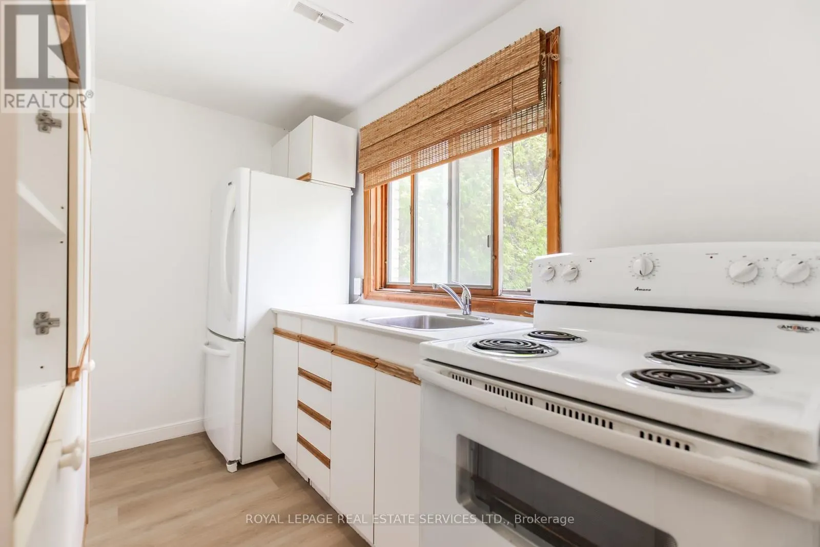 UNIT #2 - 227 LAKESHORE ROAD W