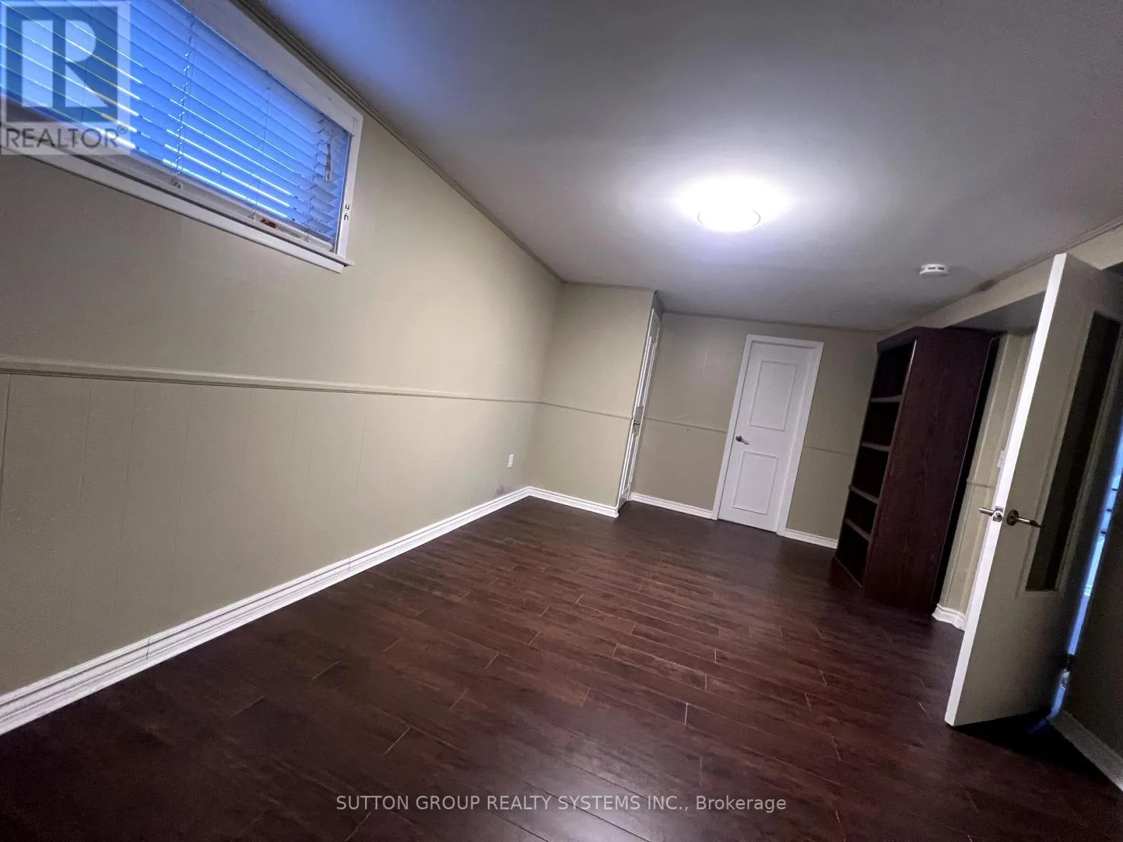 12 WELLESWORTH DRIVE