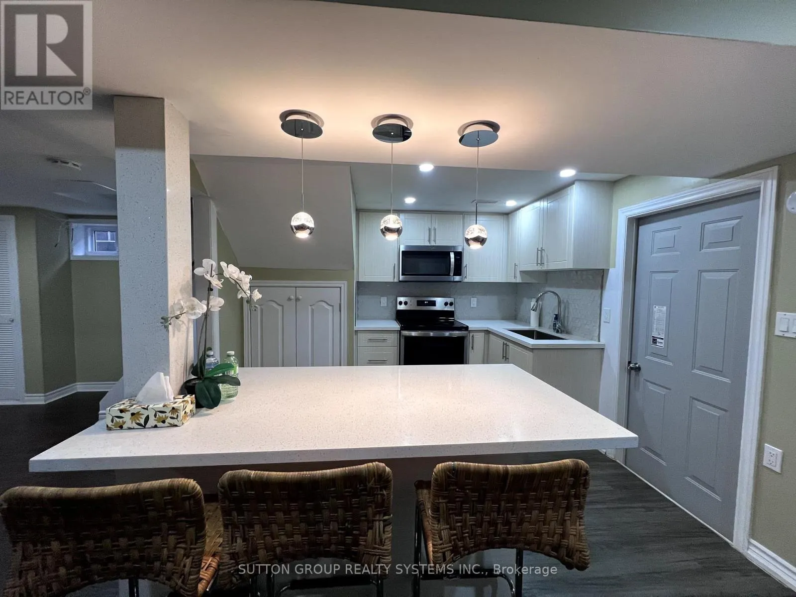 12 WELLESWORTH DRIVE