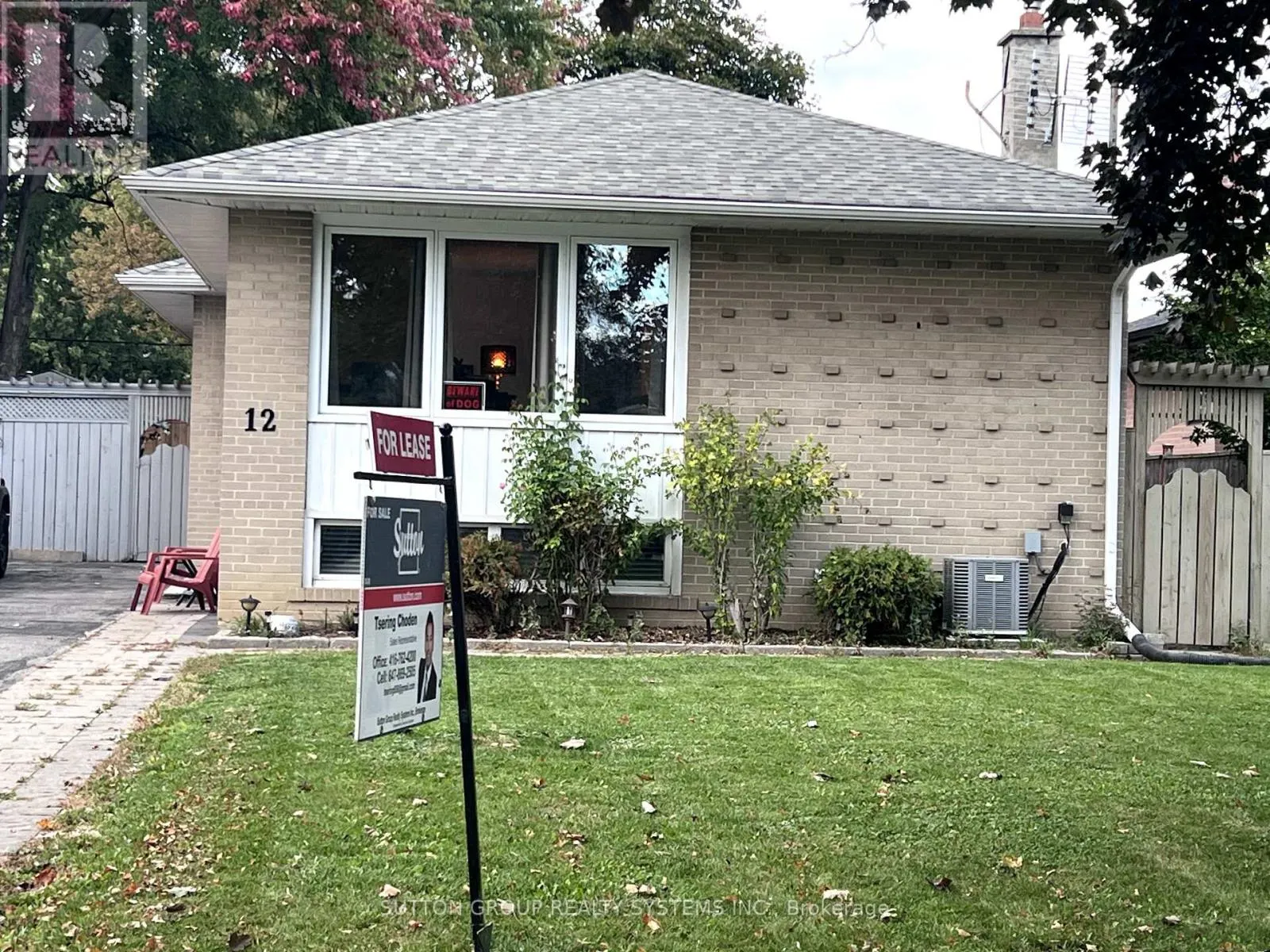 12 WELLESWORTH DRIVE