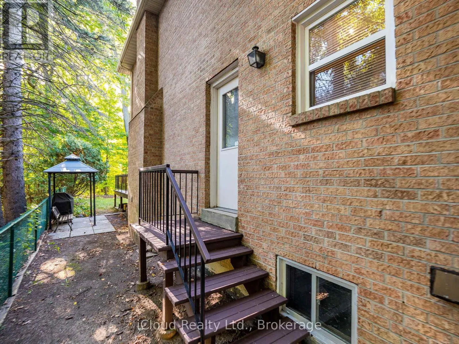 1529 BALLYCLARE DRIVE