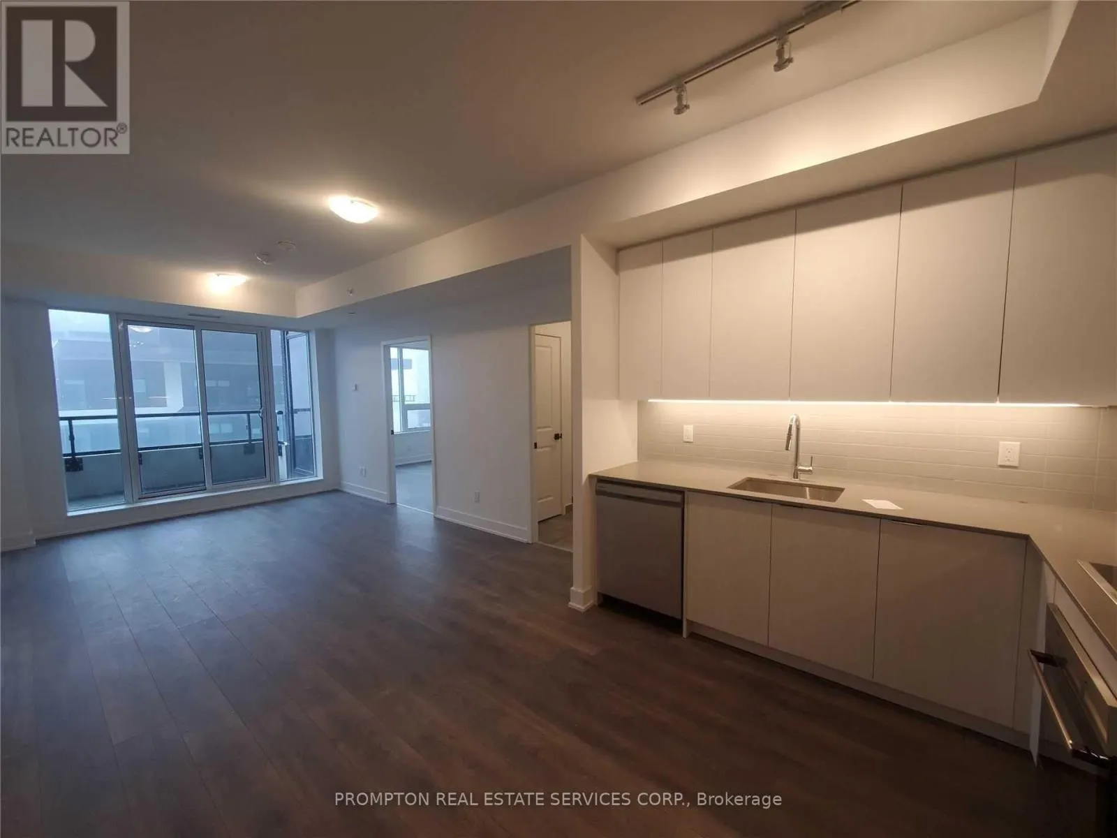 #1204 - 2481 TAUNTON ROAD