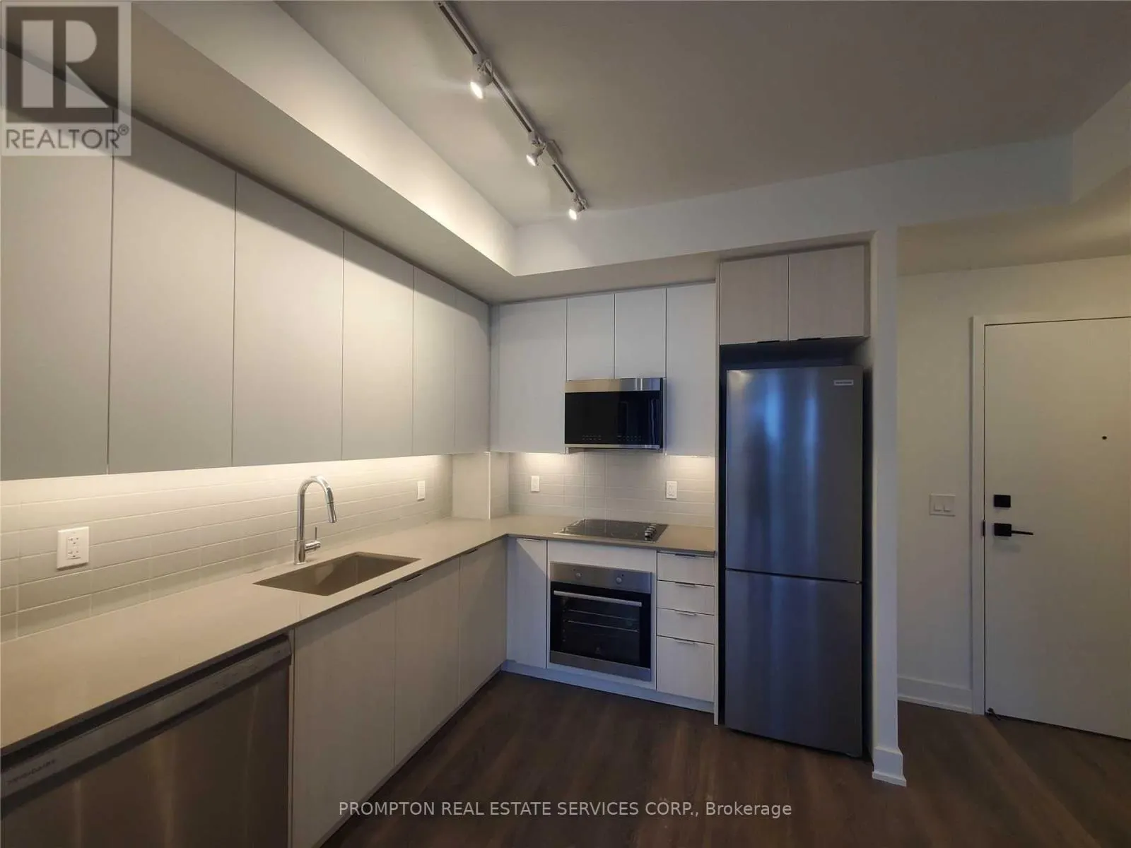 #1204 - 2481 TAUNTON ROAD