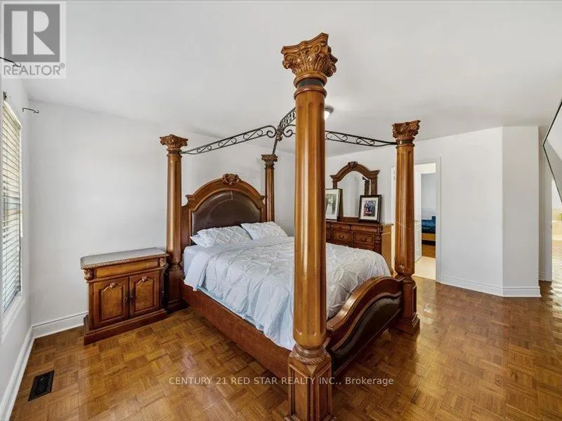 31 EIFFEL BOULEVARD
