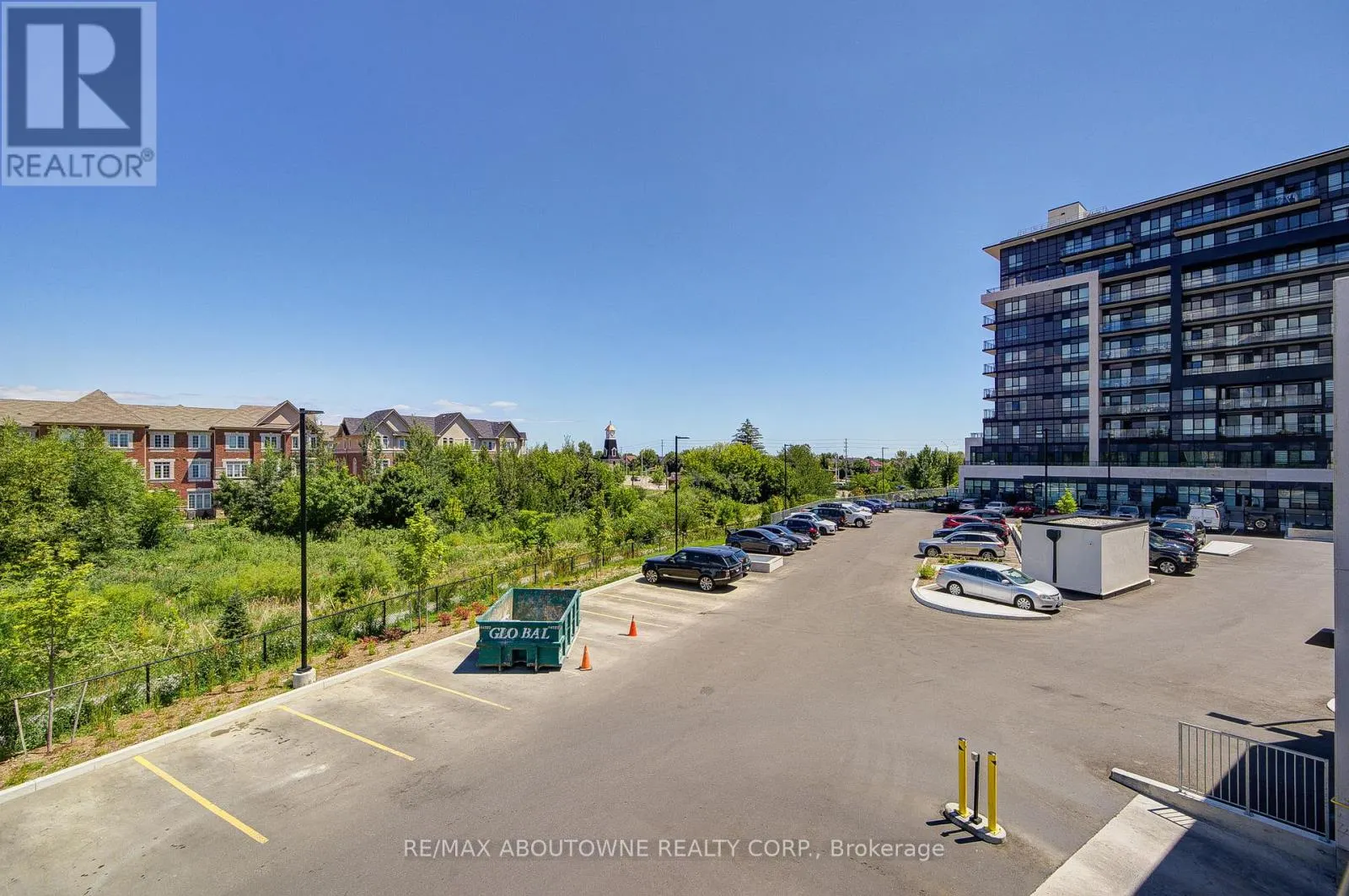 234 - 395 DUNDAS STREET W