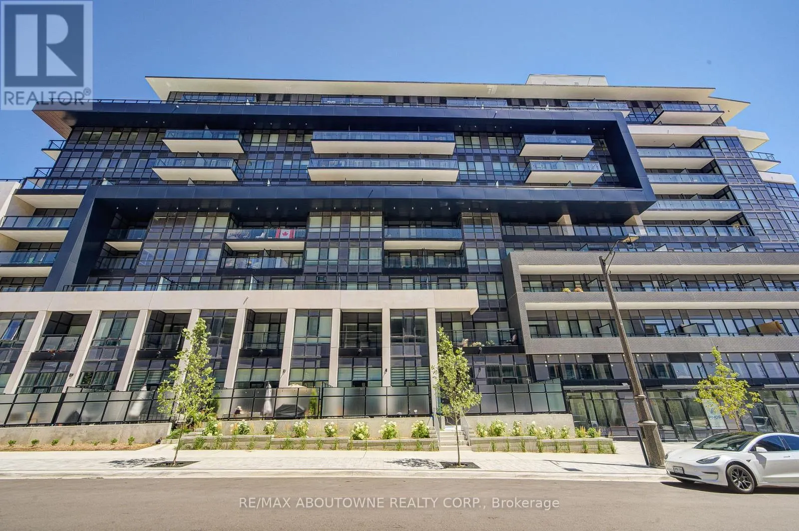 234 - 395 DUNDAS STREET W