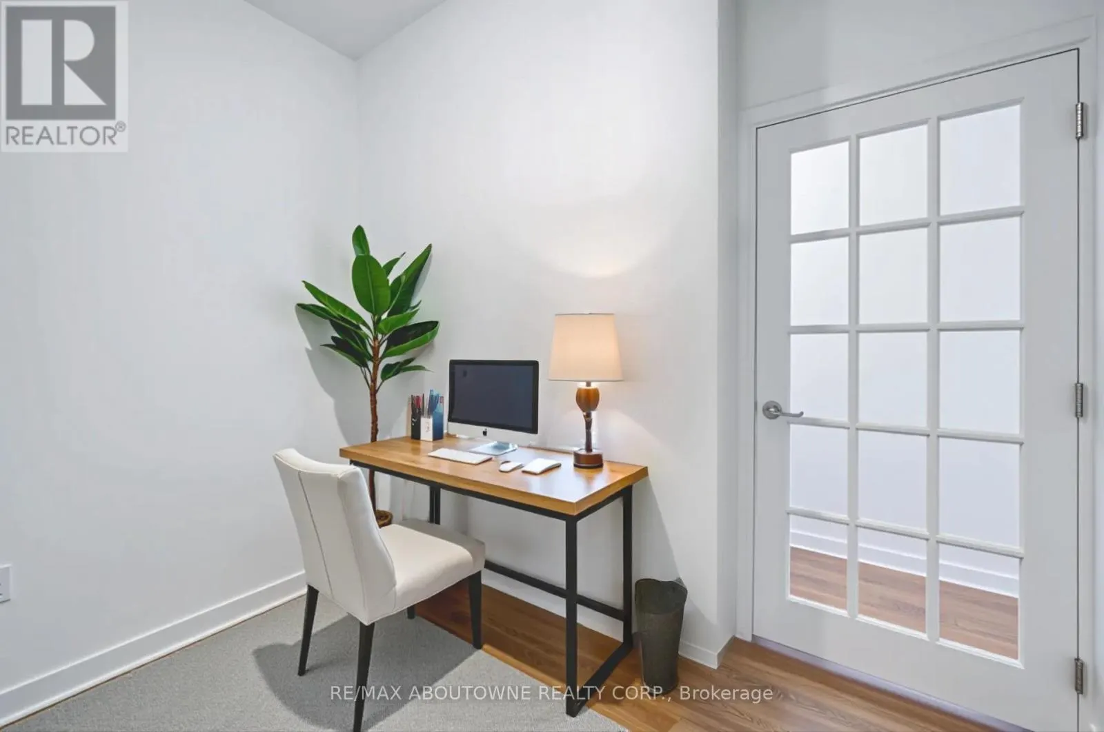 234 - 395 DUNDAS STREET W