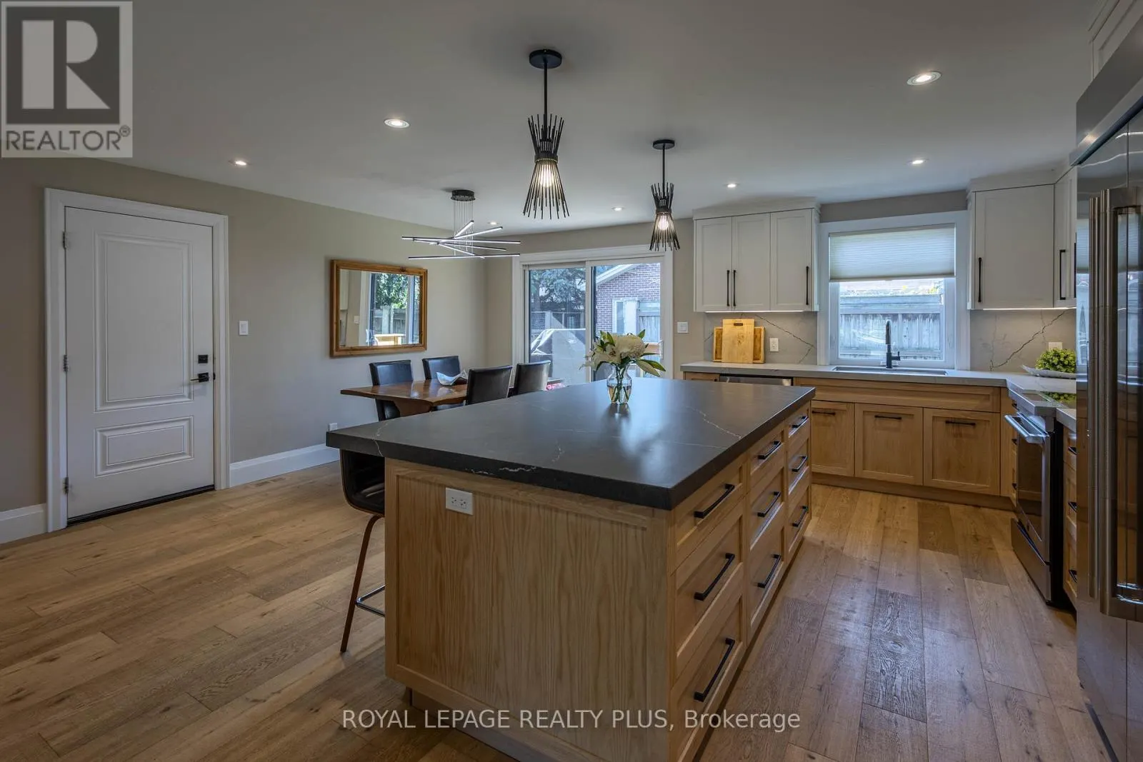884 EAGLE DRIVE
