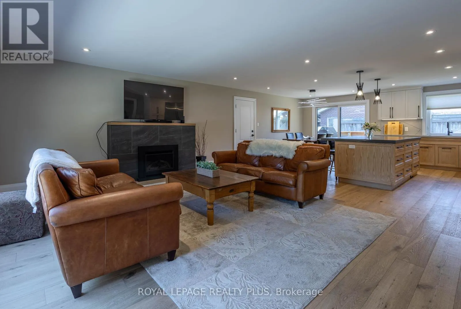 884 EAGLE DRIVE