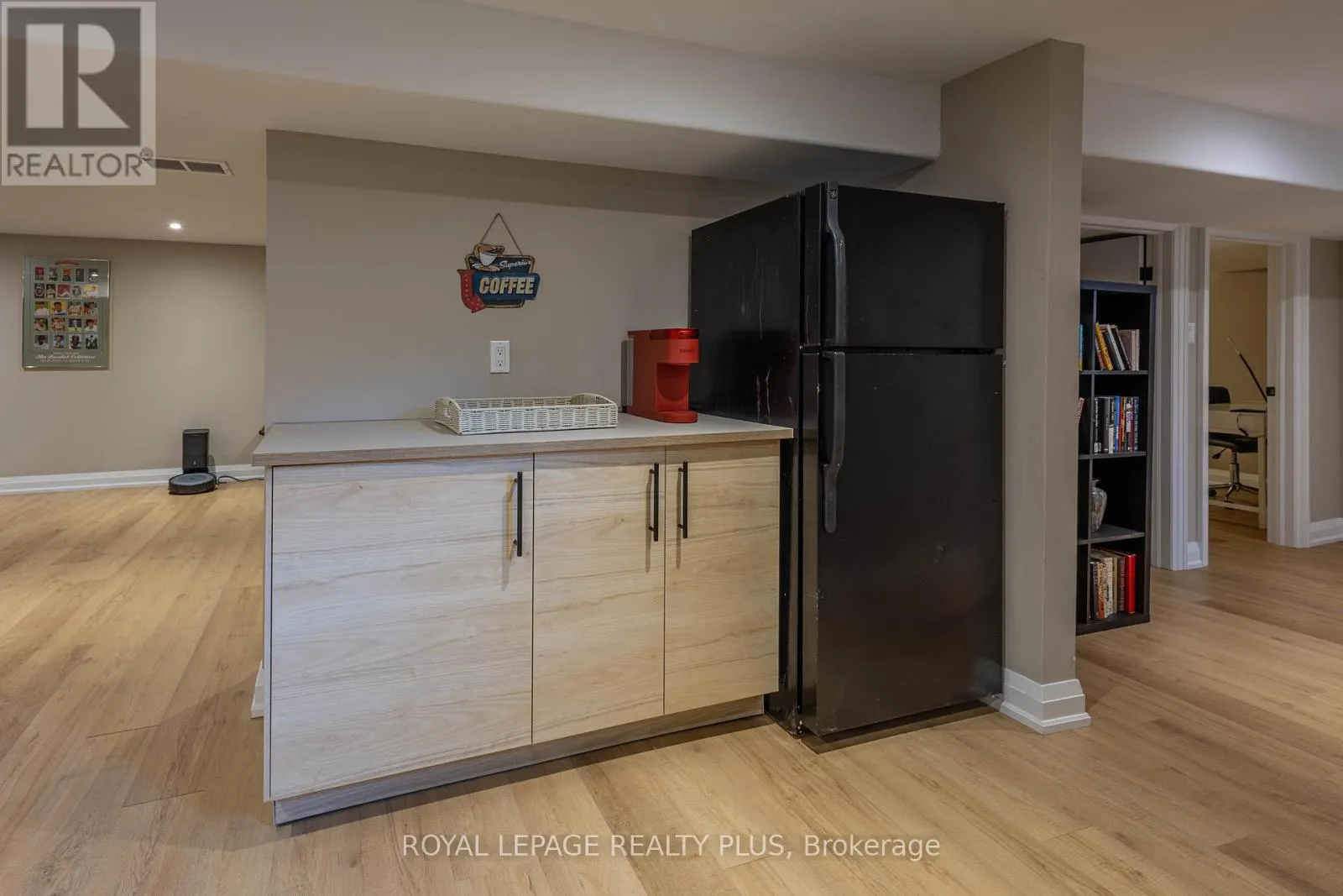 884 EAGLE DRIVE