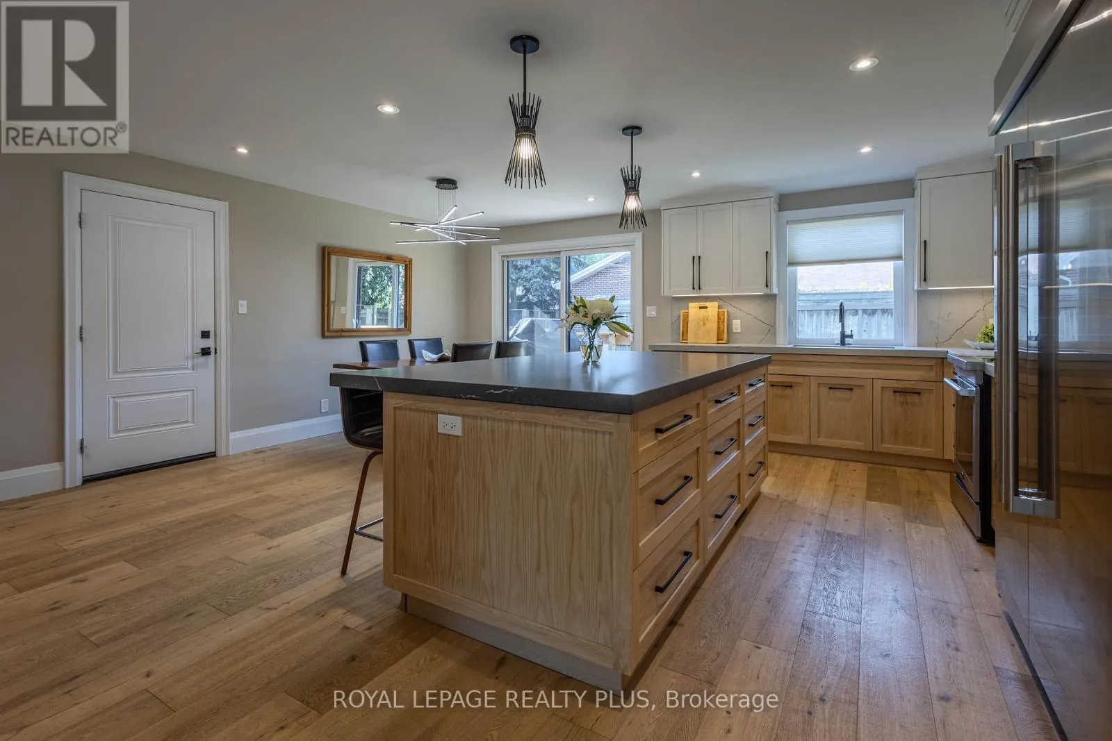 884 EAGLE DRIVE