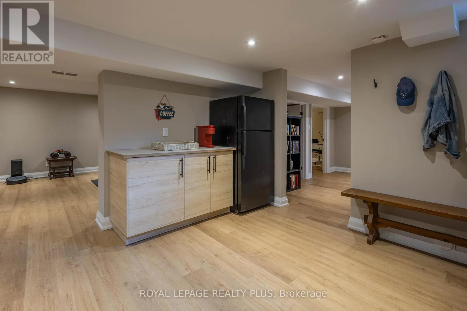 884 EAGLE DRIVE