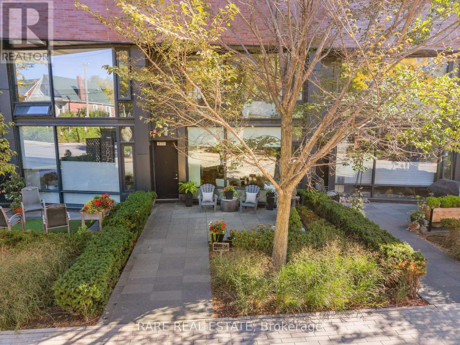377 SORAUREN AVENUE