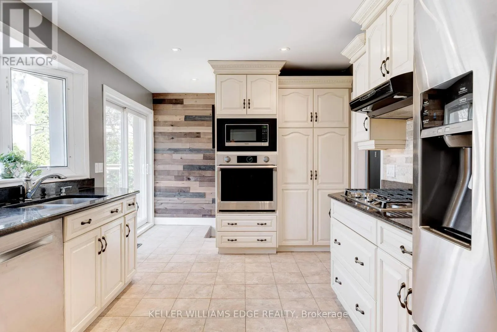 4391 LAKESHORE ROAD