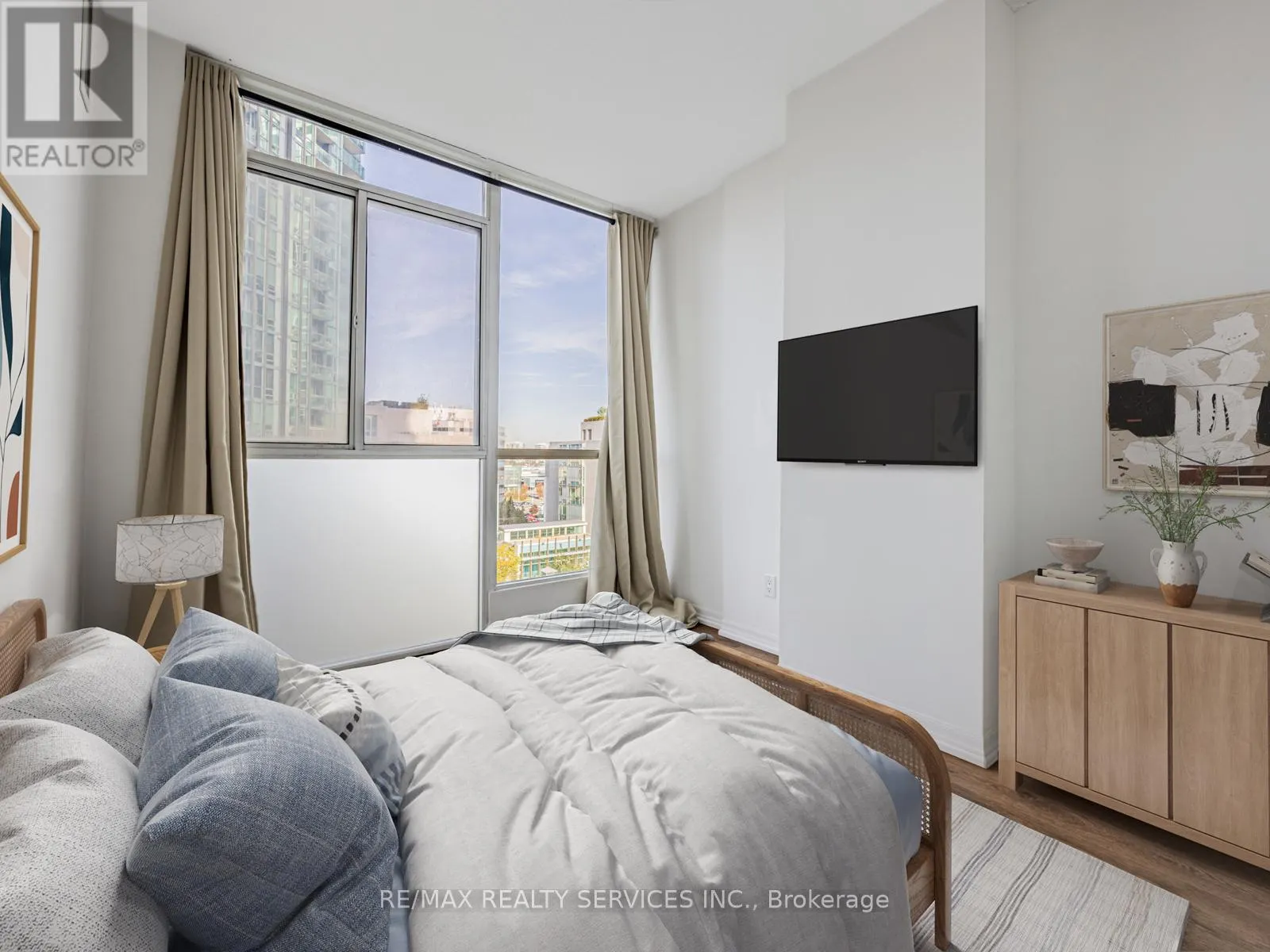 1004 - 225 WEBB DRIVE