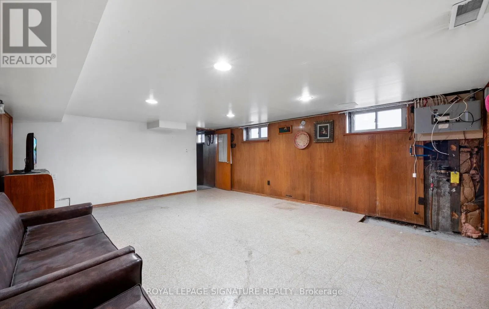 69 CHAMBERS AVENUE