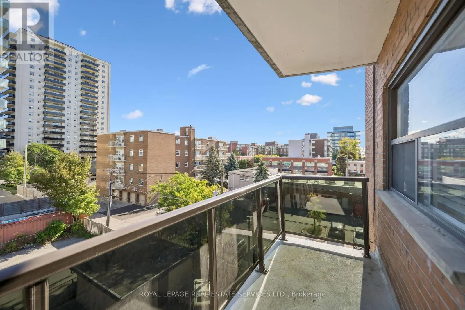 402 - 7 HELENE STREET N