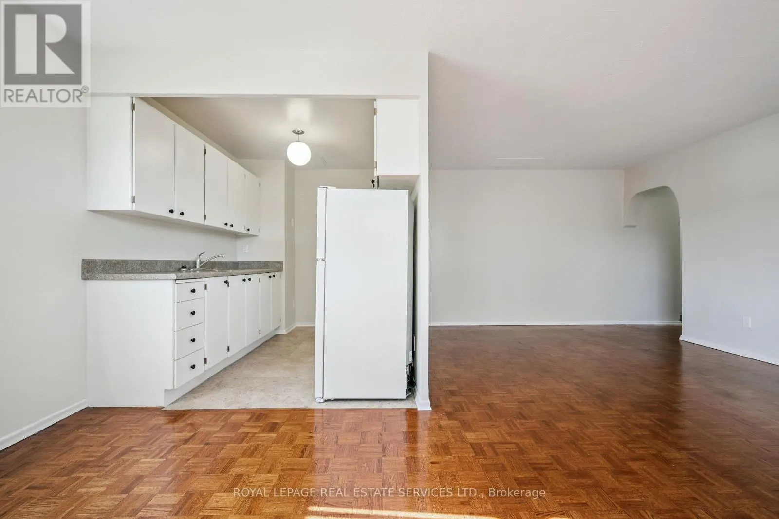 402 - 7 HELENE STREET N