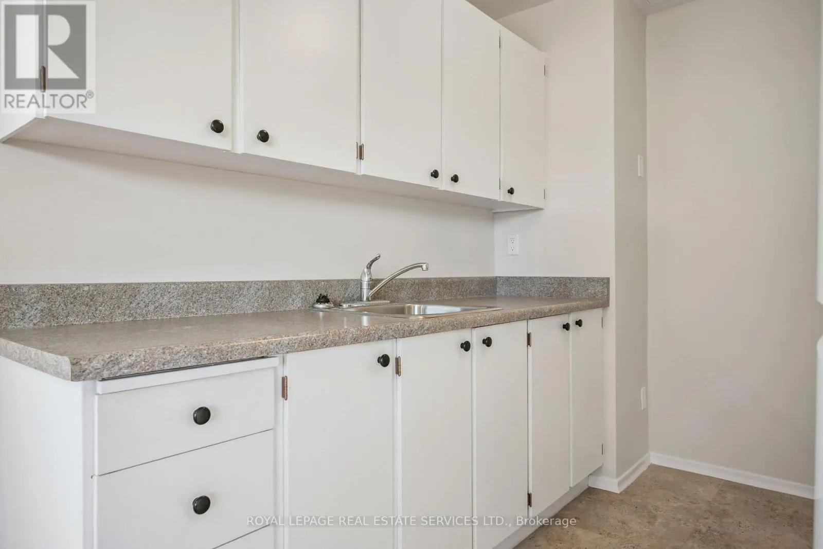 402 - 7 HELENE STREET N