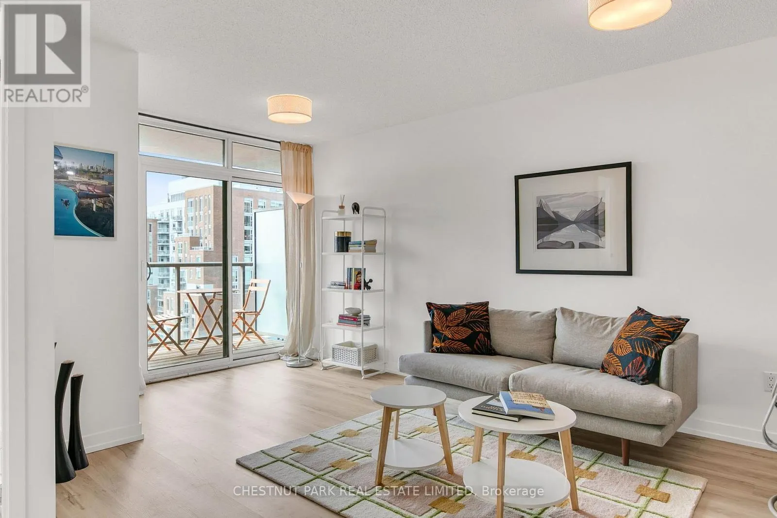 1008 - 816 LANSDOWNE AVENUE