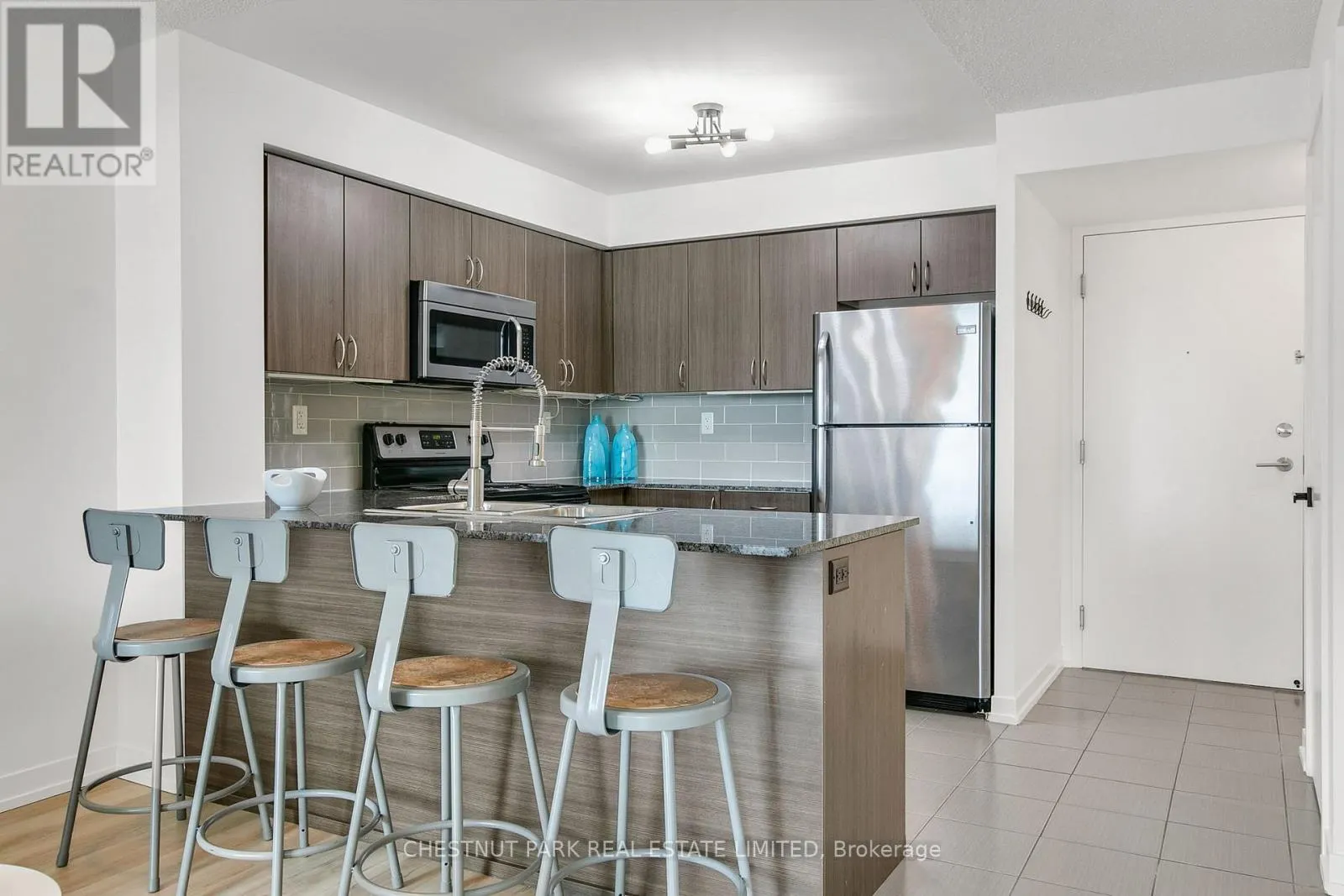 1008 - 816 LANSDOWNE AVENUE