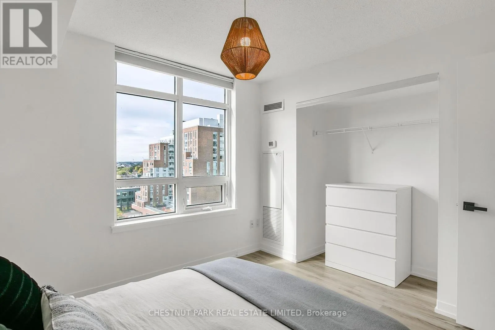 1008 - 816 LANSDOWNE AVENUE