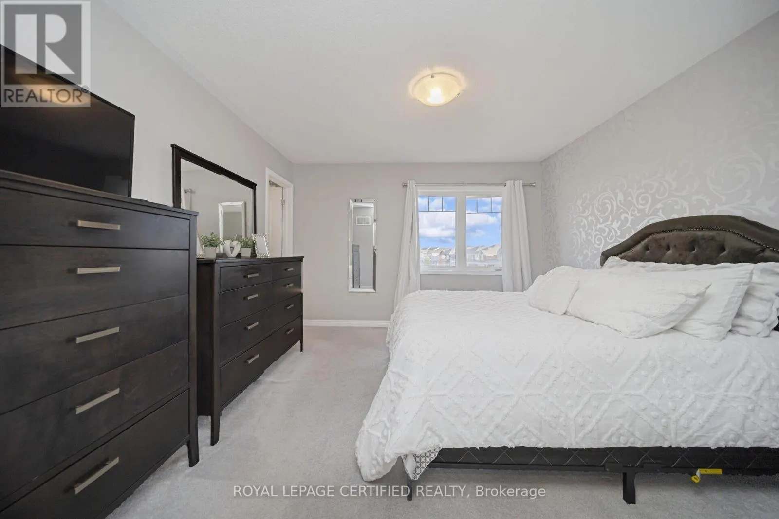 110 BANNISTER CRESCENT