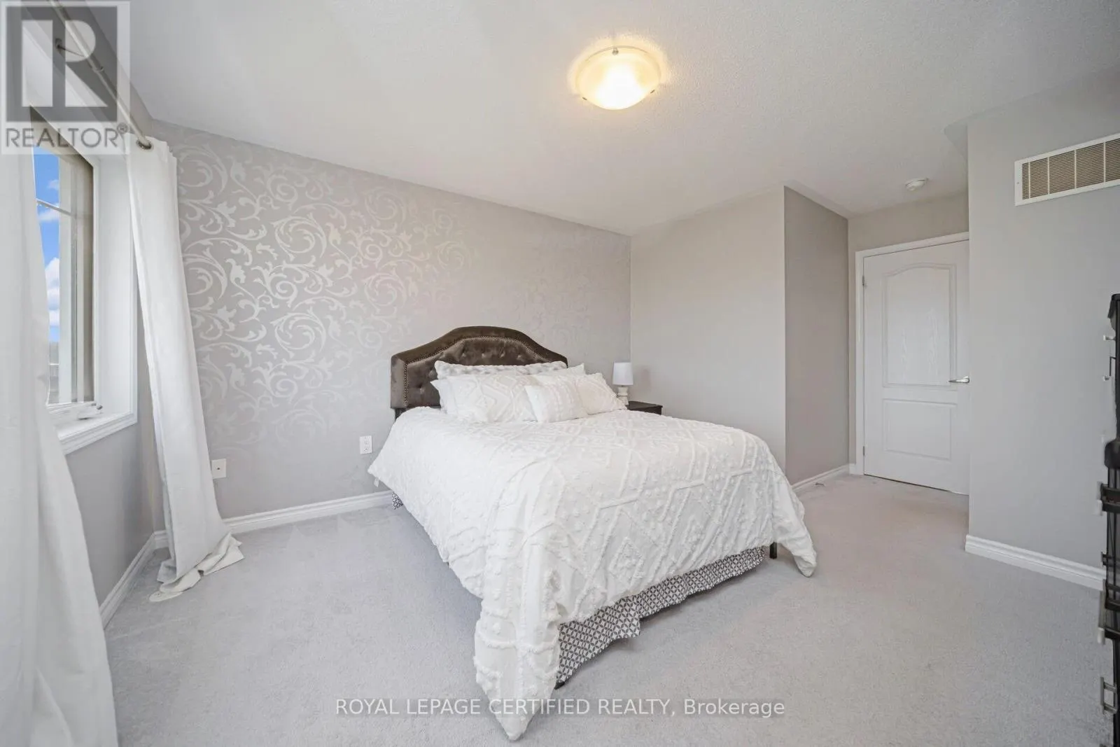 110 BANNISTER CRESCENT