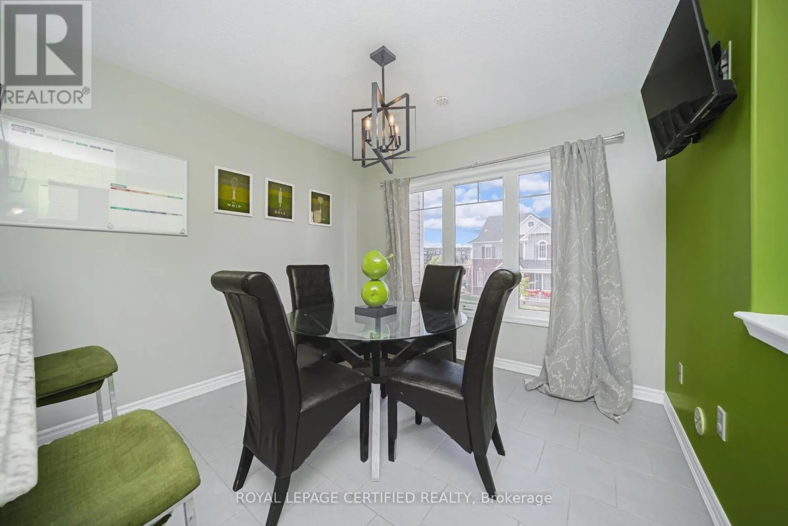 110 BANNISTER CRESCENT