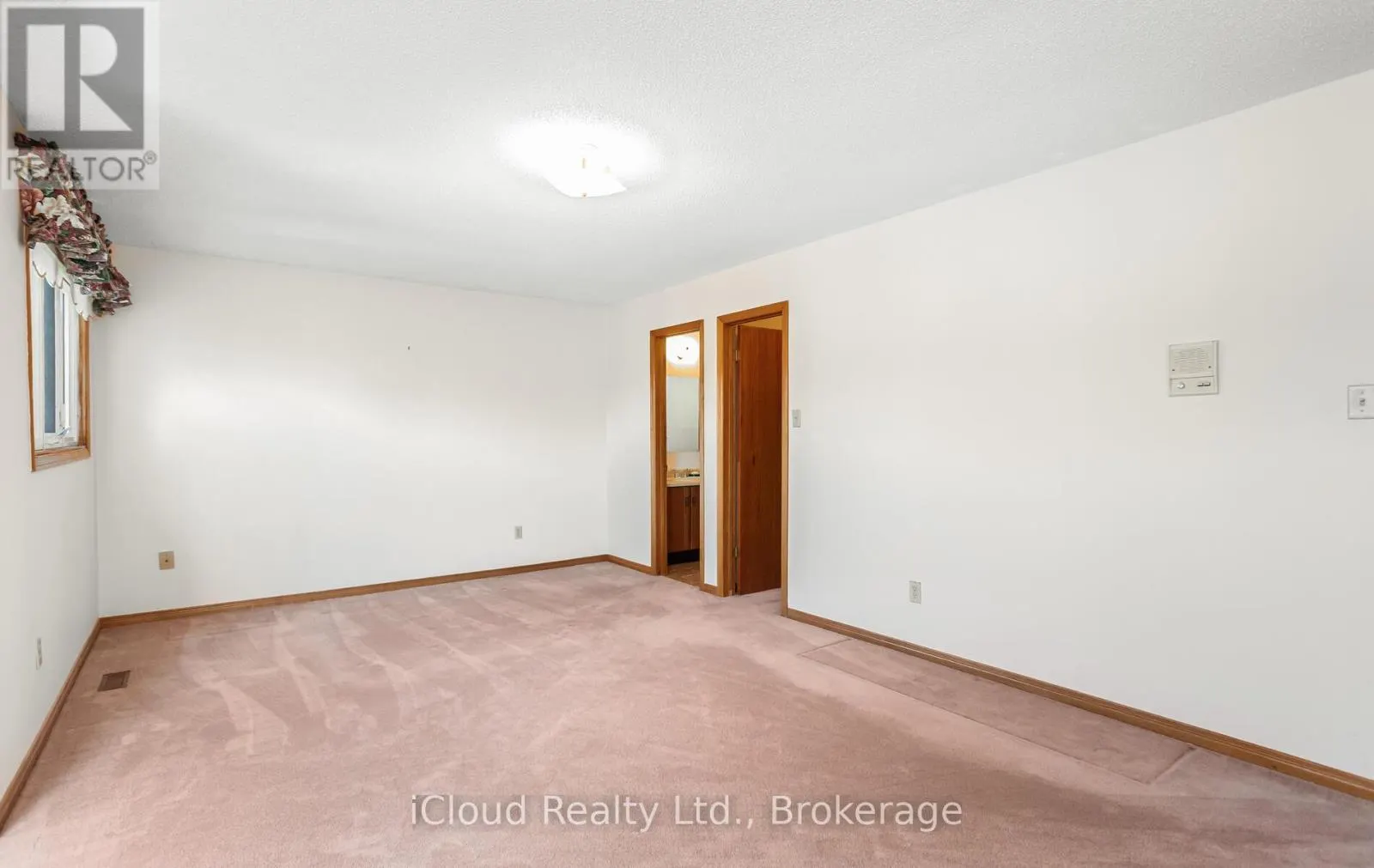 73 BLACKMERE CIRCLE