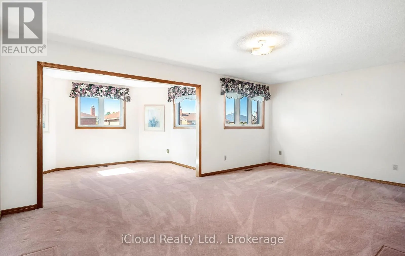 73 BLACKMERE CIRCLE