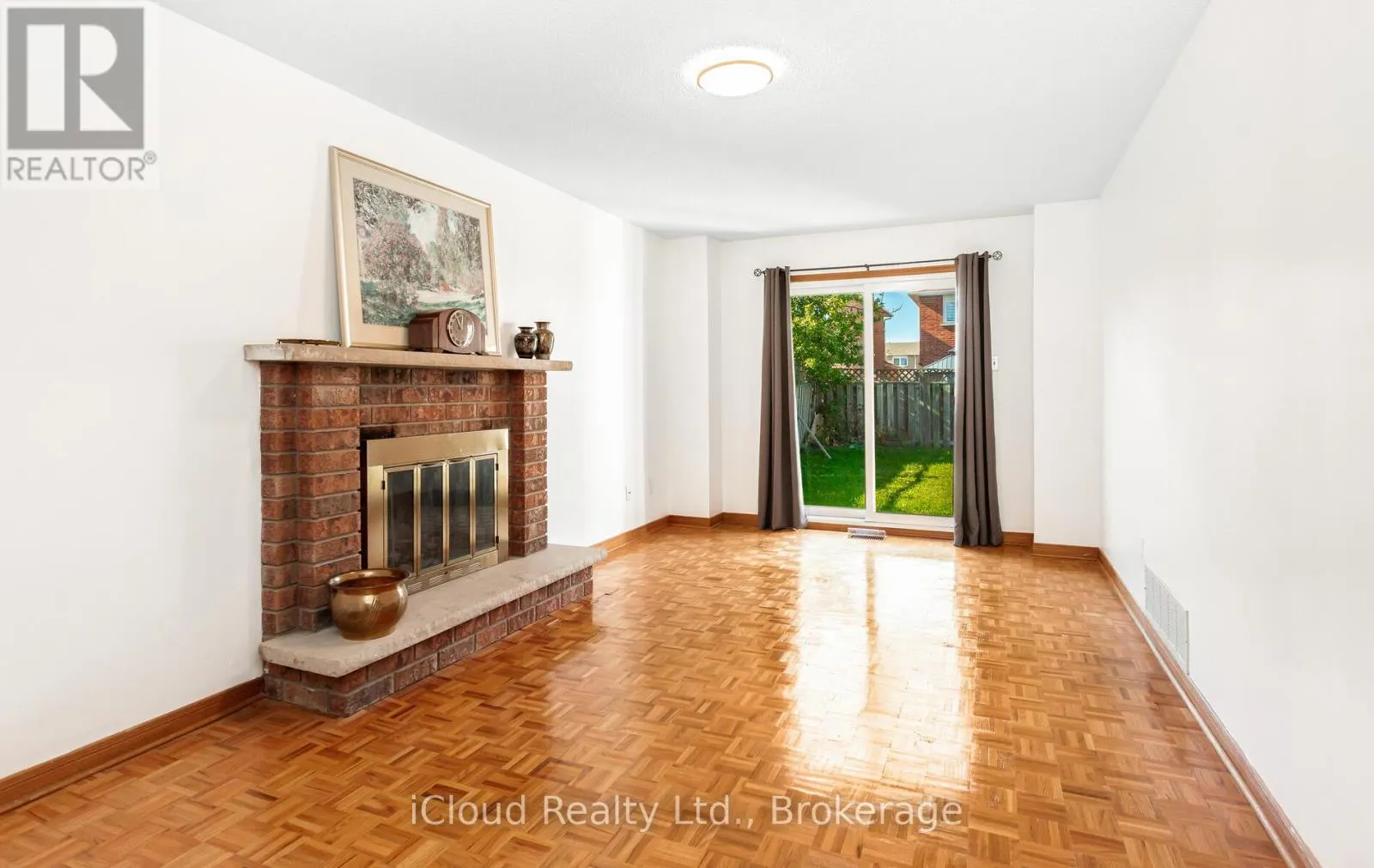 73 BLACKMERE CIRCLE