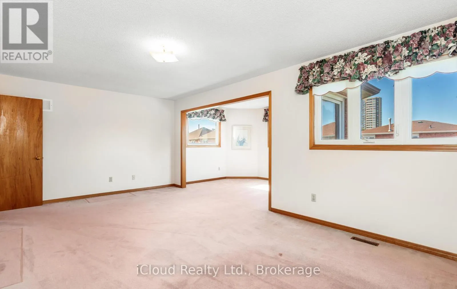 73 BLACKMERE CIRCLE