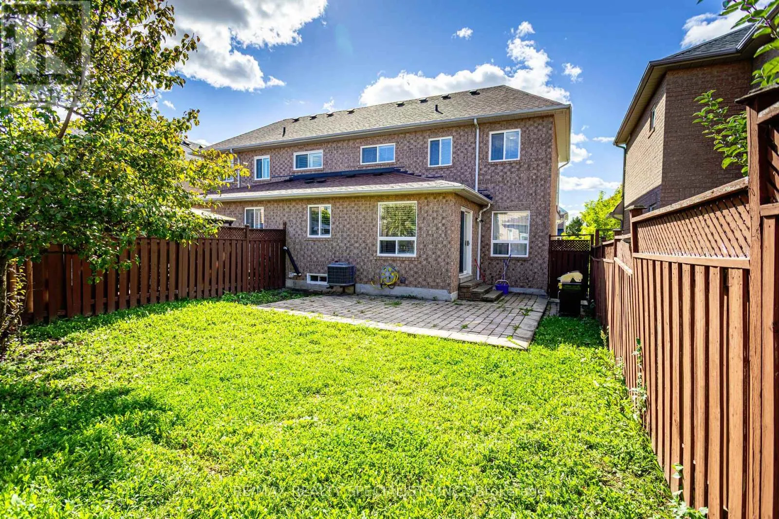 5449 ROCHELLE WAY