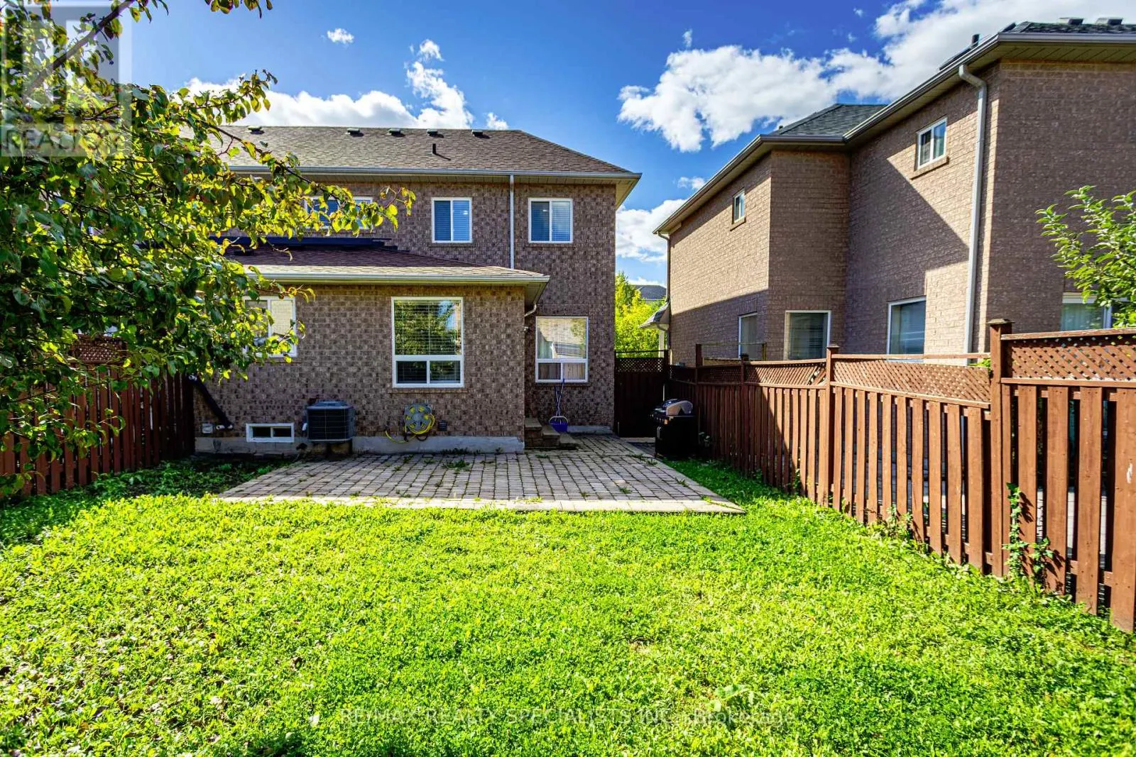 5449 ROCHELLE WAY