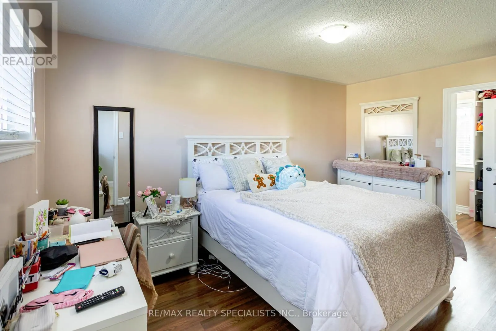 5449 ROCHELLE WAY