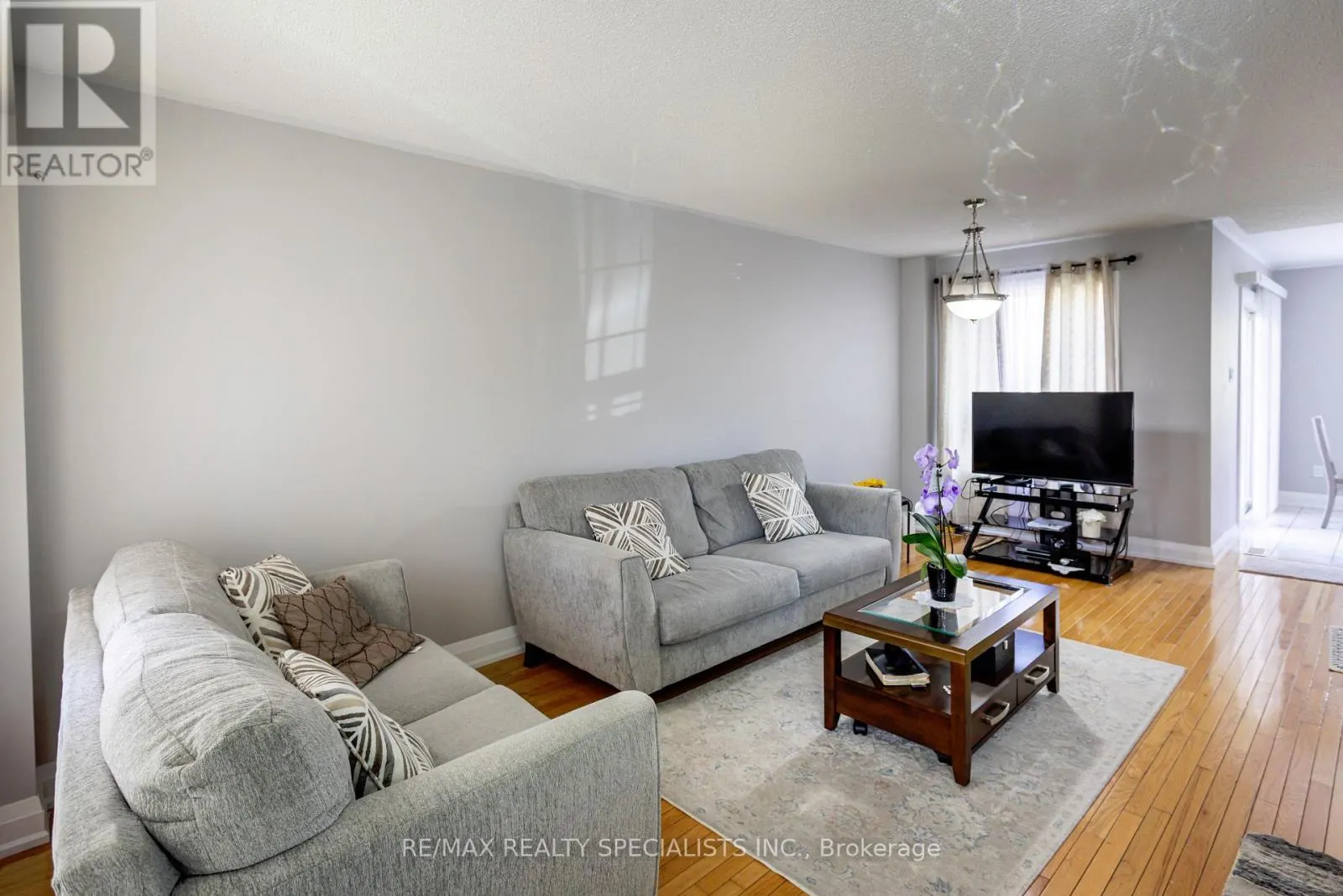 5449 ROCHELLE WAY