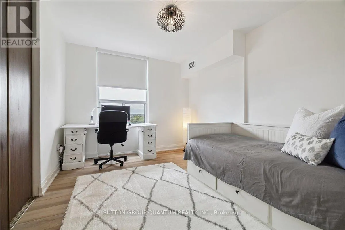 1404 - 1515 LAKESHORE ROAD E