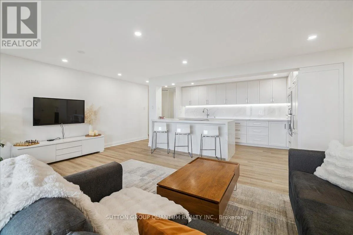 1404 - 1515 LAKESHORE ROAD E