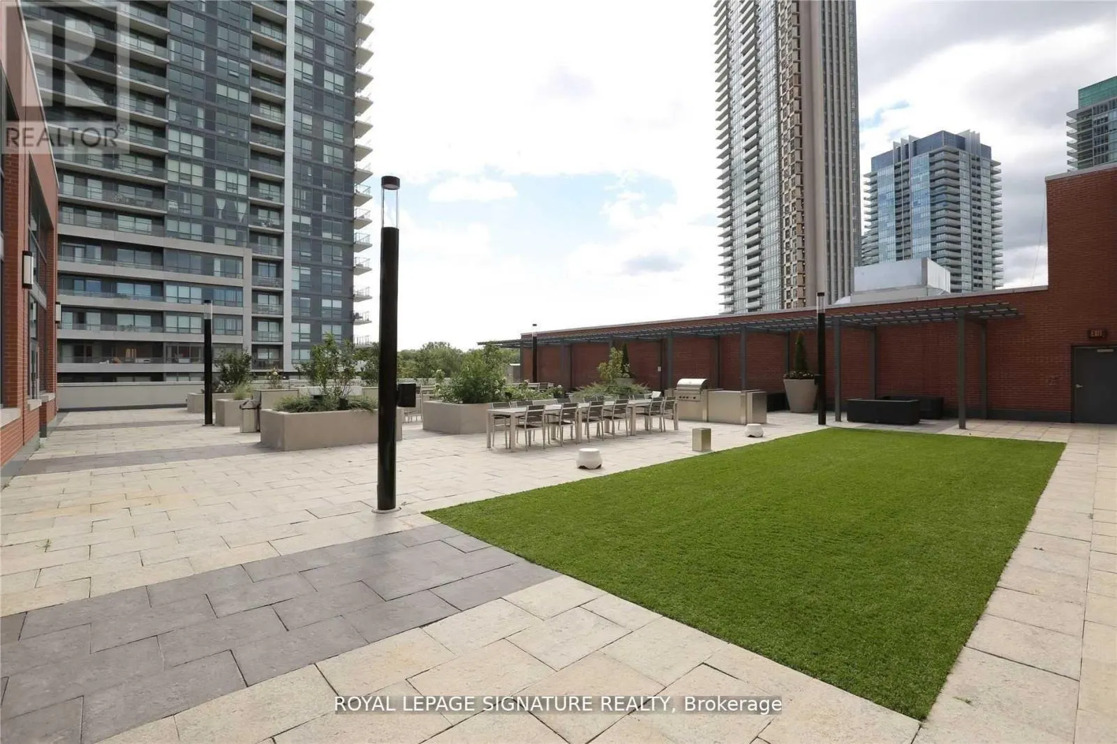 1108 - 2212 LAKE SHORE BOULEVARD W